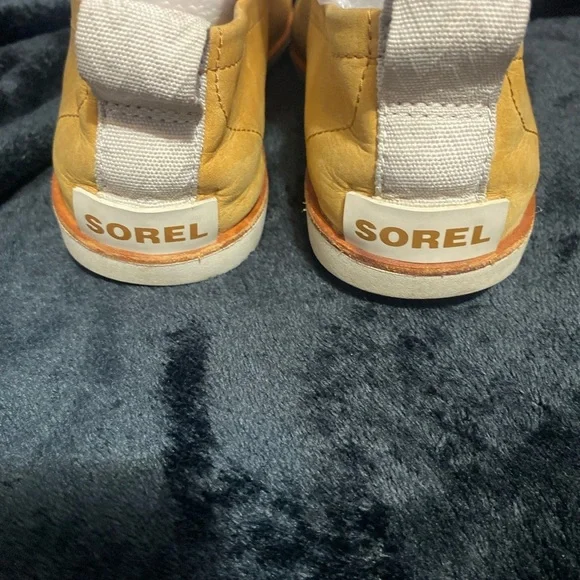 Sorel Tan Loafers Sleek Slip-On Design - Picture 7 of 13